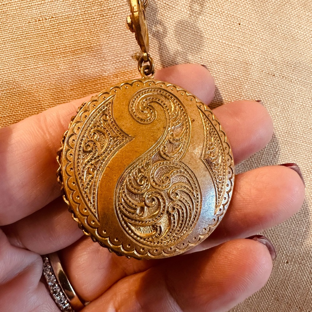 Vintage Victorian Cameo Pendant Necklace - Picture 3 of 7